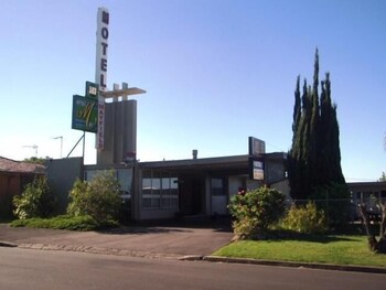 mayfield motel