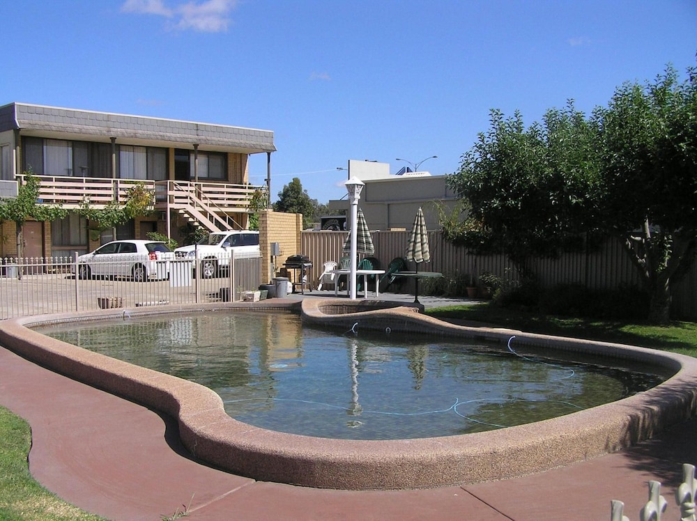 bell tower motor inn