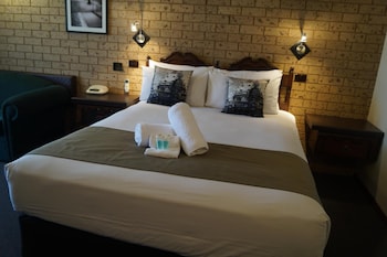 bell tower motor inn