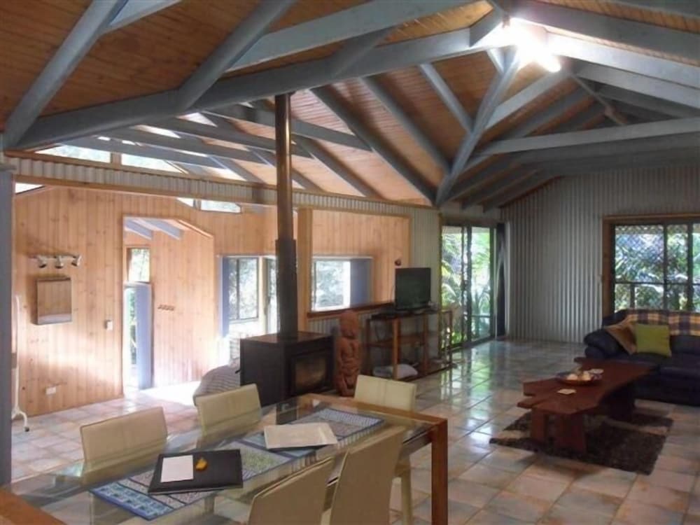 treetops accommodation montville