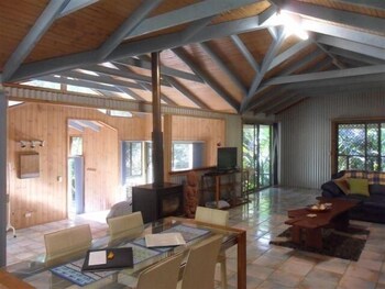 treetops accommodation montville