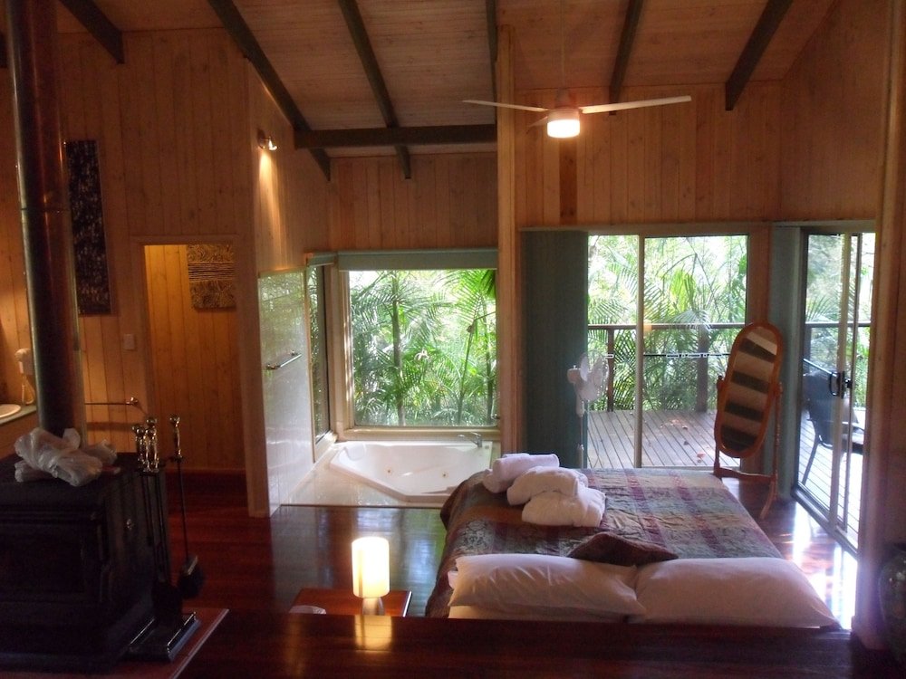 treetops accommodation montville