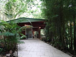 treetops accommodation montville
