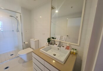 link portside wharf apartment hotel