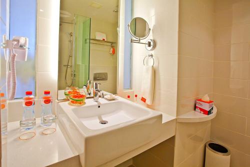 harris hotel and conventions gubeng surabaya