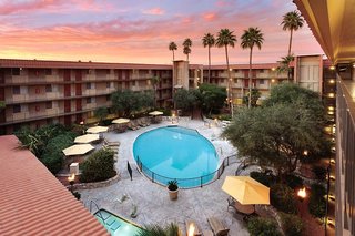 Embassy Suites By Hilton Phoenix Airport,Paradise Valley>>Camelback East,2 star