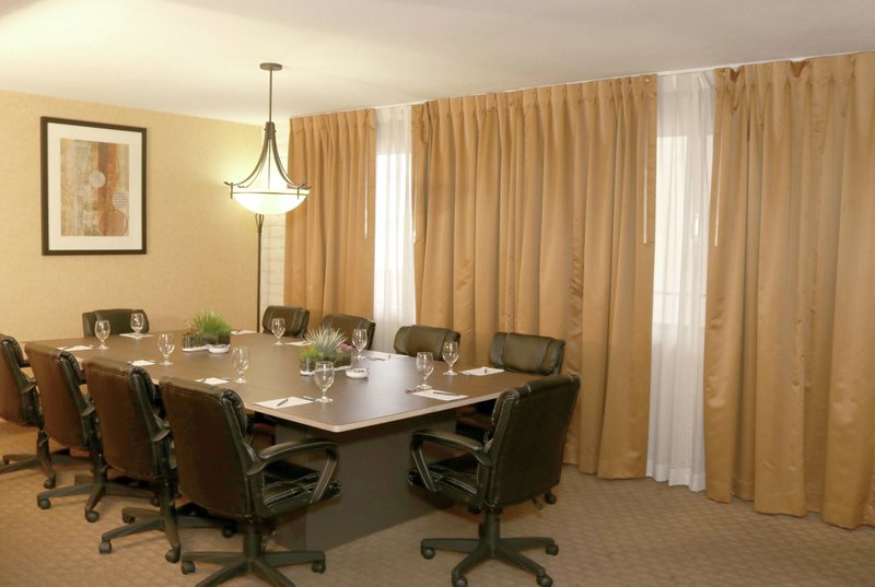 embassy suites phoenix airport at 24th street