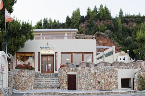 alonissos beach bungalows and suites hotel
