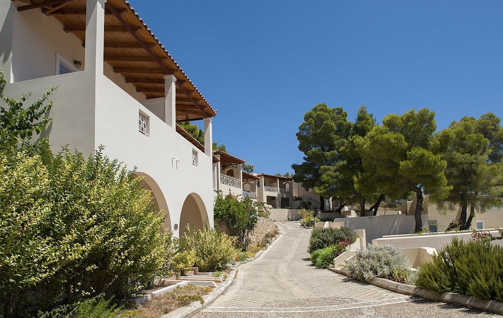 alonissos beach bungalows and suites hotel