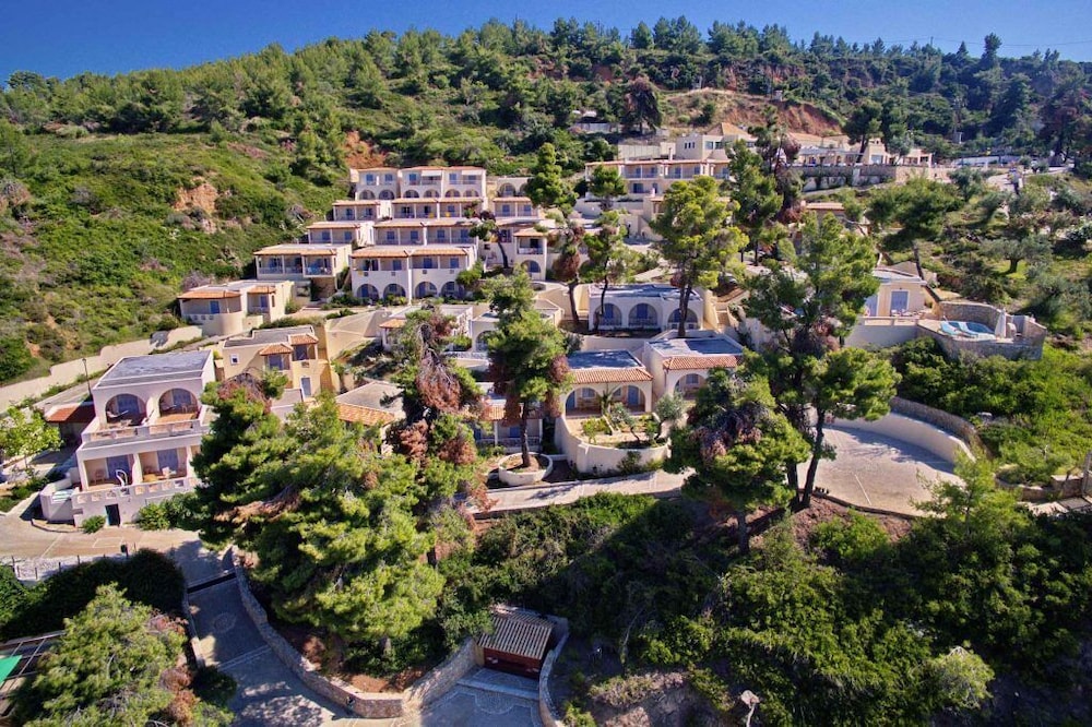 alonissos beach bungalows and suites hotel