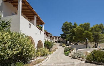 alonissos beach bungalows and suites hotel