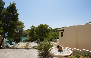 alonissos beach bungalows and suites hotel