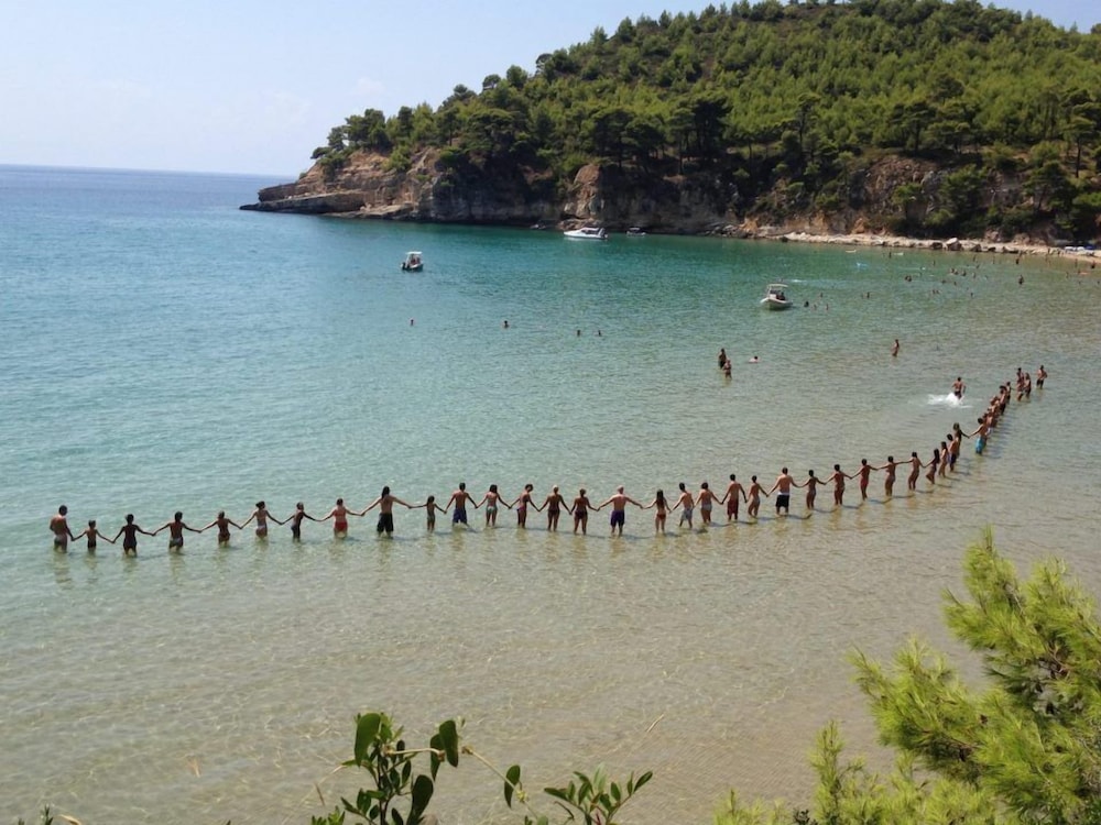 alonissos beach bungalows and suites hotel