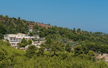 alonissos beach bungalows and suites hotel
