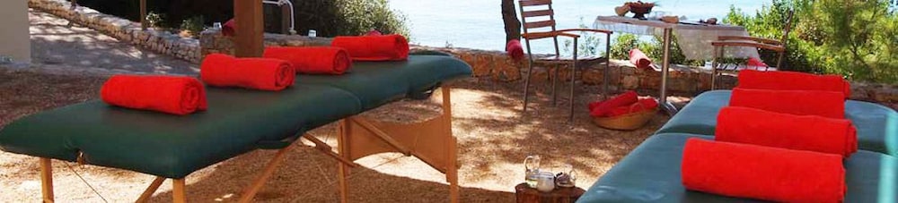 alonissos beach bungalows and suites hotel