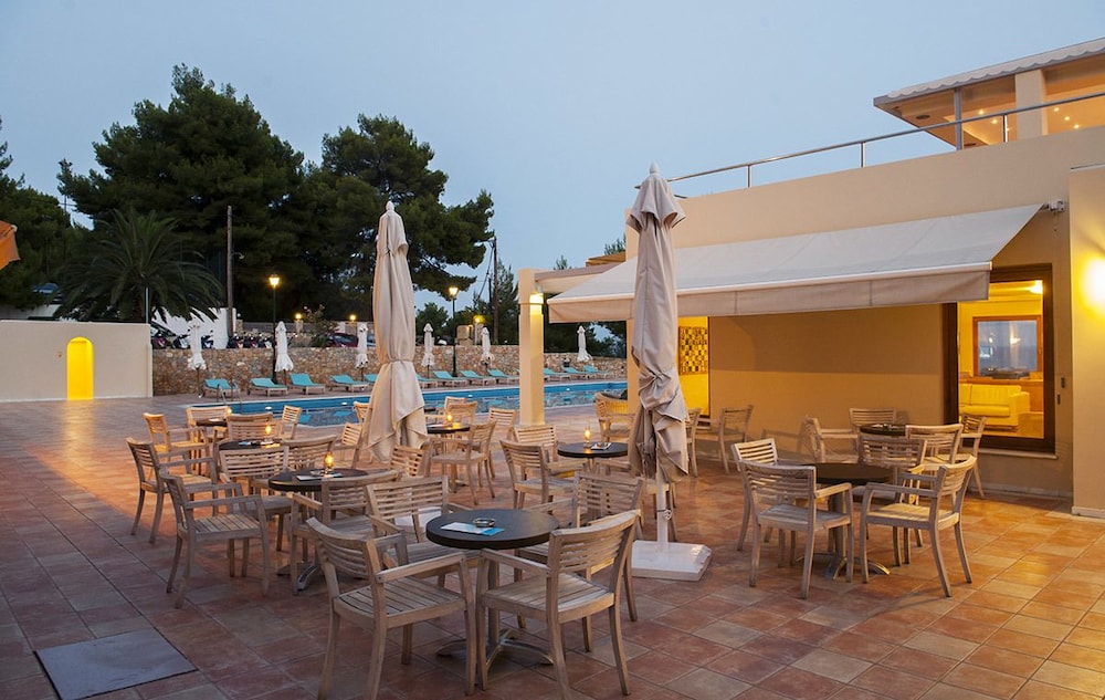 alonissos beach bungalows and suites hotel