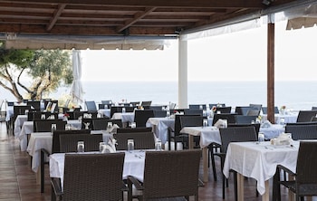 alonissos beach bungalows and suites hotel