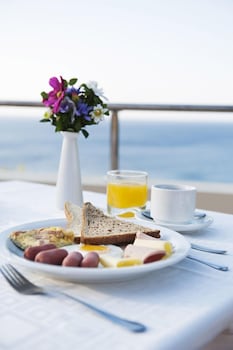 alonissos beach bungalows and suites hotel