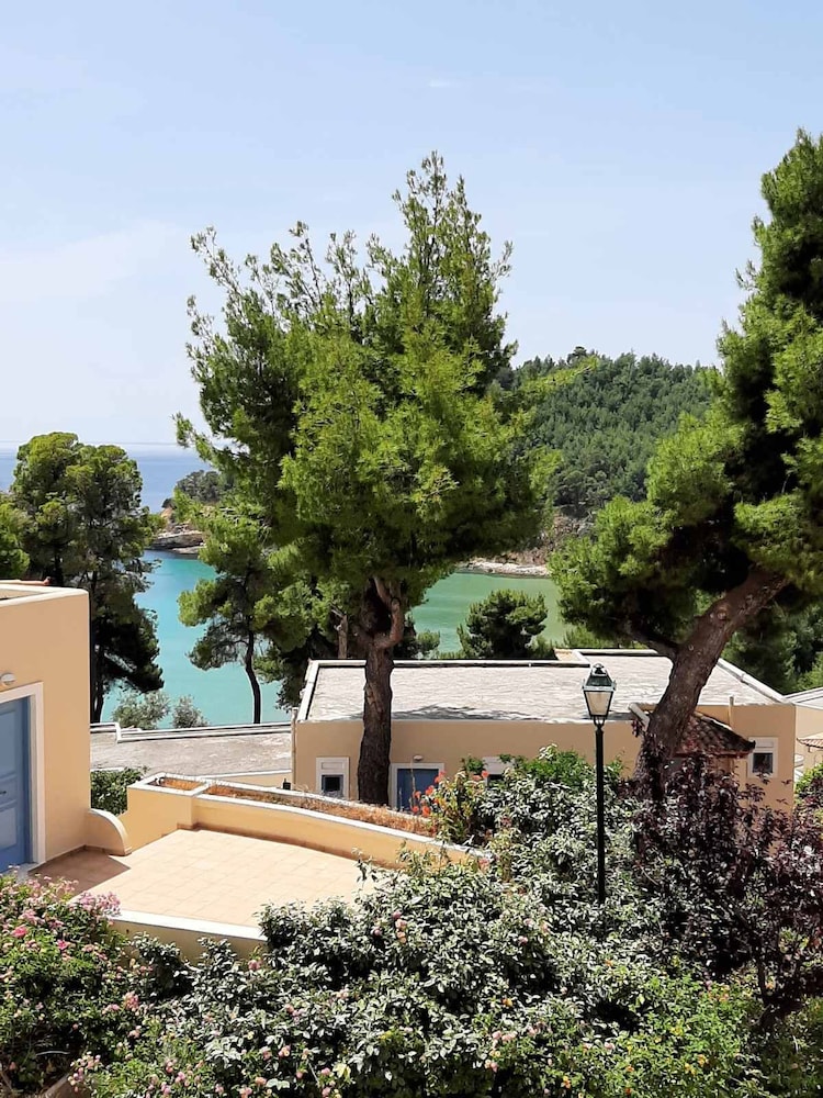 alonissos beach bungalows and suites hotel