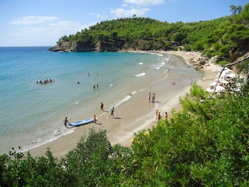 alonissos beach bungalows and suites hotel