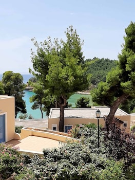 alonissos beach bungalows and suites hotel