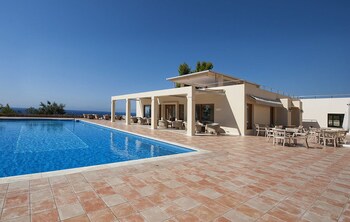 alonissos beach bungalows and suites hotel