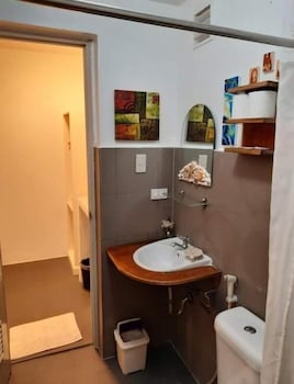 8Colors Beach House,Boracay>>Balabag,3 star