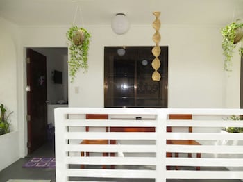 8Colors Beach House,Boracay>>Balabag,3 star