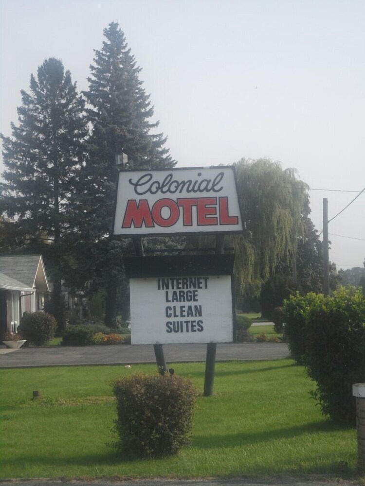 colonial motel