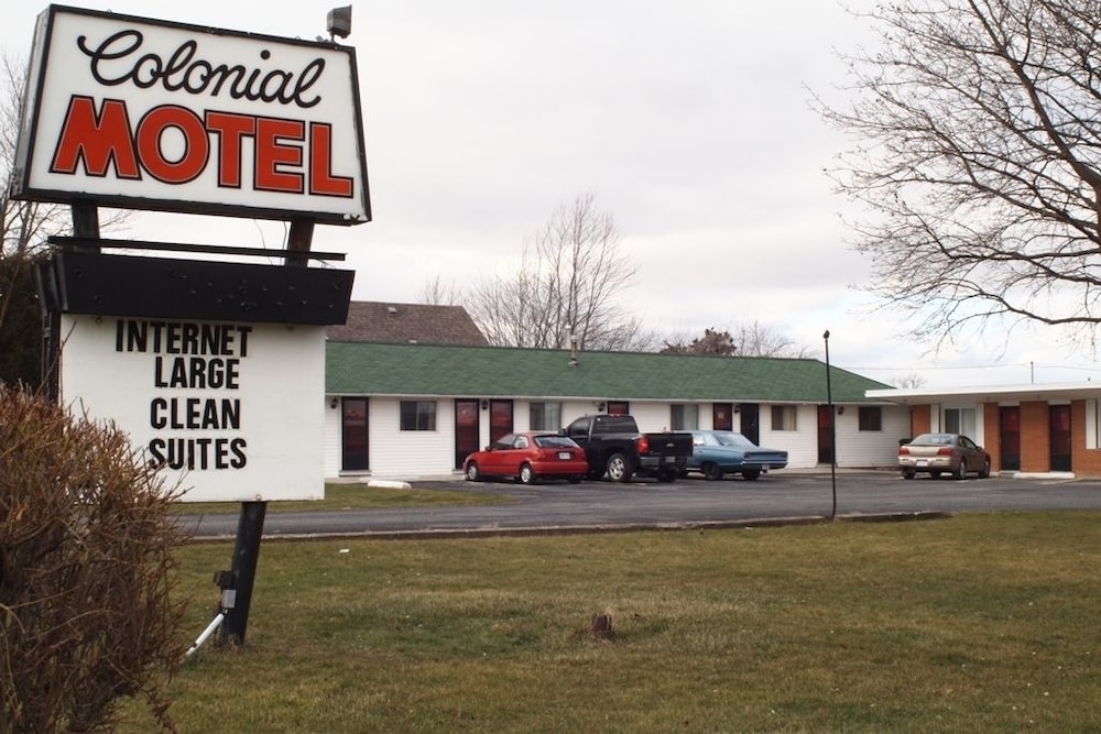 colonial motel