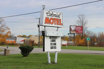 colonial motel