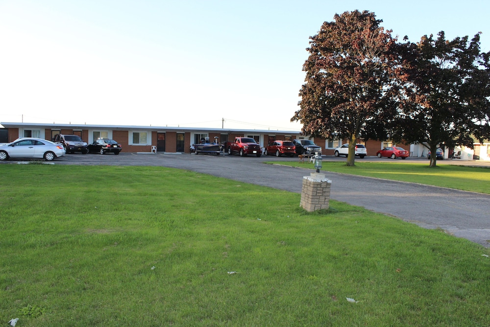 colonial motel