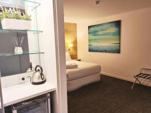 crown hotel surry hills