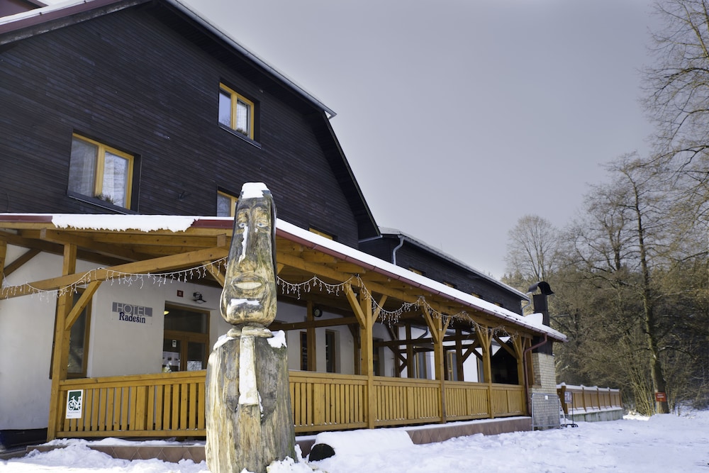 balonovy hotel a pivovar radesin