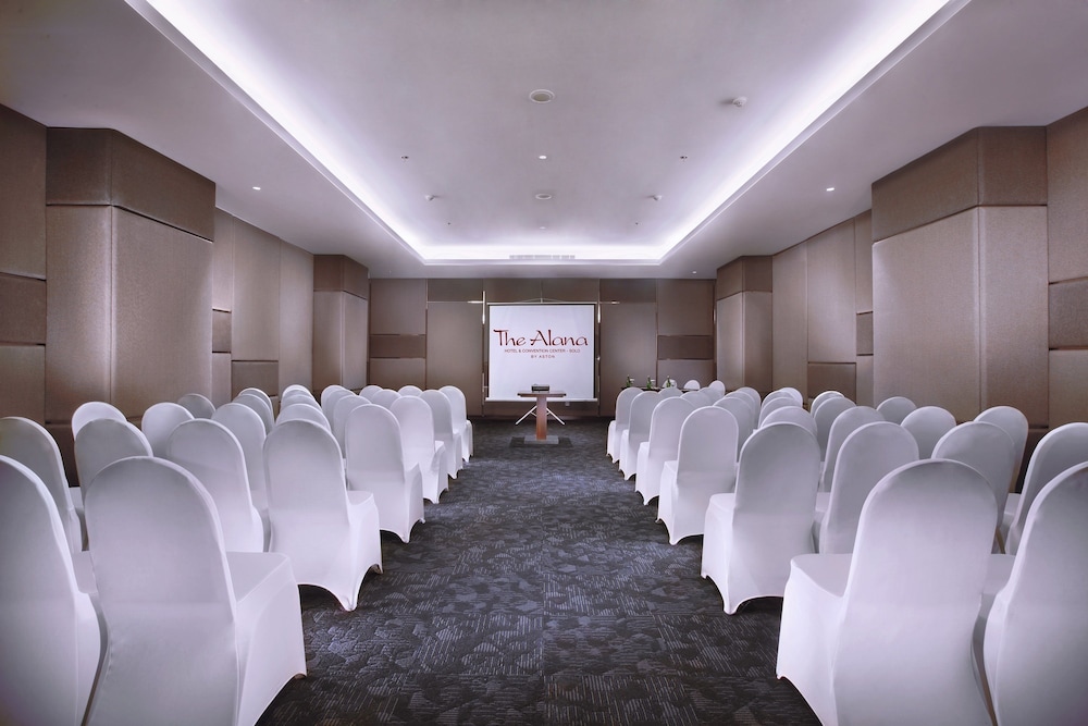 the alana hotel and convention center solo by aston