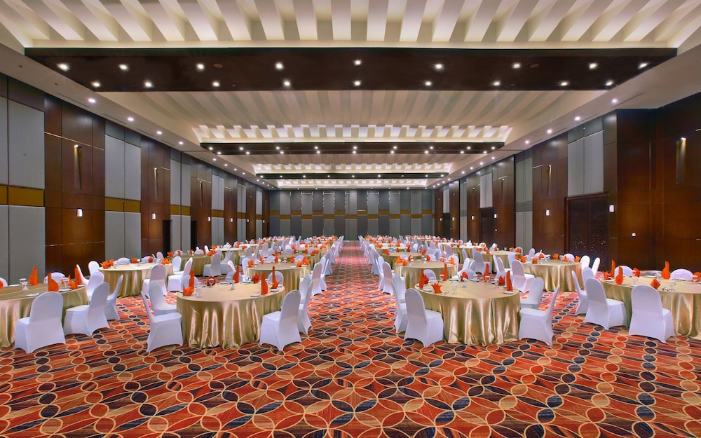 the alana hotel and convention center solo by aston