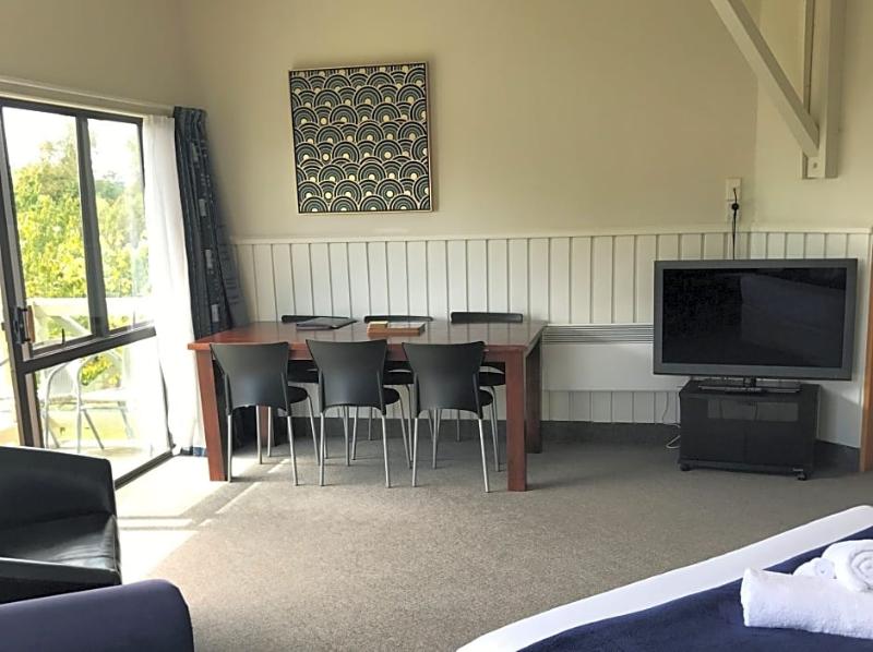 Asure Explorer Motel & Apartments,Te Anau>>Southland,3 star