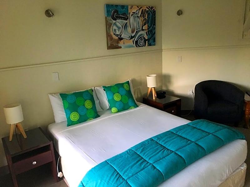 Asure Explorer Motel & Apartments,Te Anau>>Southland,3 star
