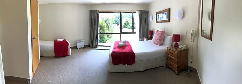 Asure Explorer Motel & Apartments,Te Anau>>Southland,3 star