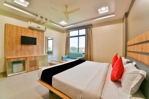 ardency inn by park tree udaipur