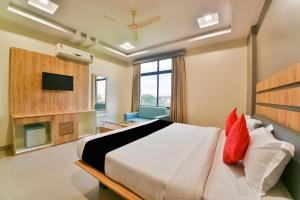 ardency inn by park tree udaipur