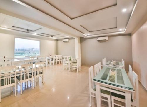 ardency inn by park tree udaipur