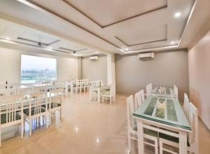 ardency inn by park tree udaipur