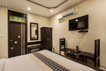 hotel surya garh