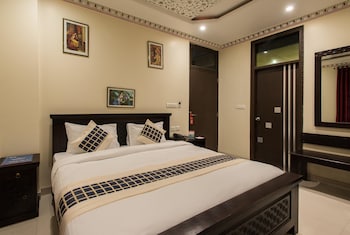 hotel surya garh