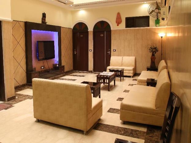 hotel wall city