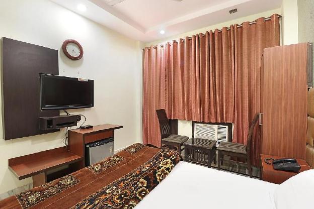 hotel wall city