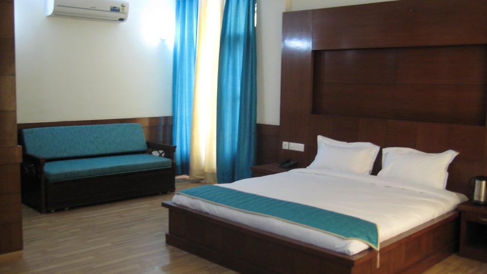 chandermukhi resorts