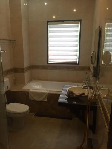 seasons riverside hotel