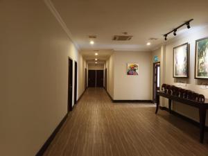 seasons riverside hotel